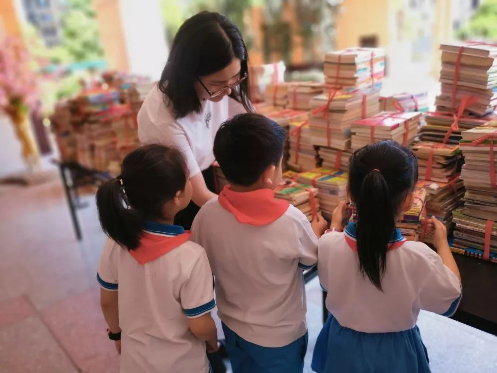 七彩校园捐书献爱心书香寄真情记砂子塘东澜湾小学情系桑植图书捐赠