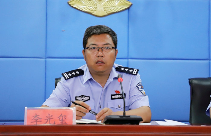 县委常委,政法委书记,公安局长李光玺讲话局党委副书记,政委马效华