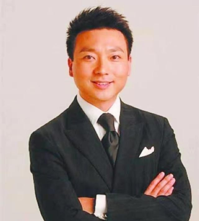 新闻联播康辉个人简历(新闻联播主持人康辉哪里人)
