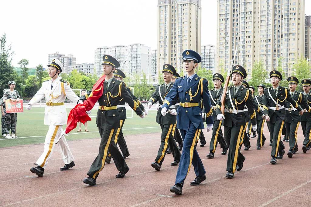 南充市白塔中学举行高2019级军训开营仪式