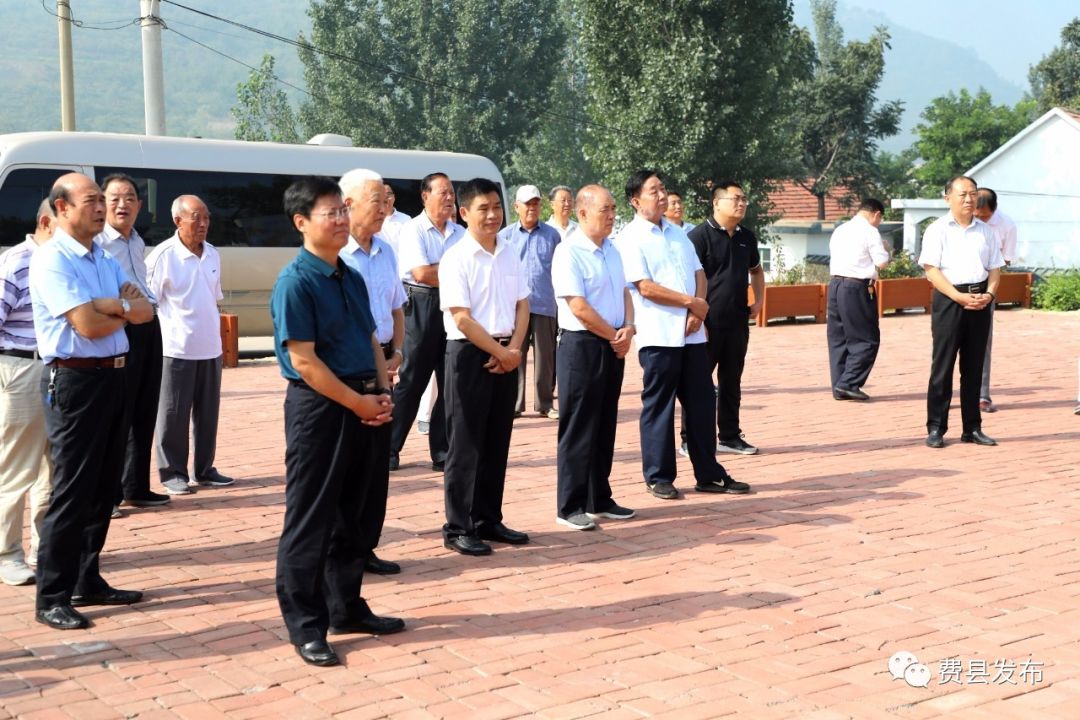 会前,与会老干部在吴召勇,张效玺,刘恒波,张玉军,谭忠诚等陪同下,观摩