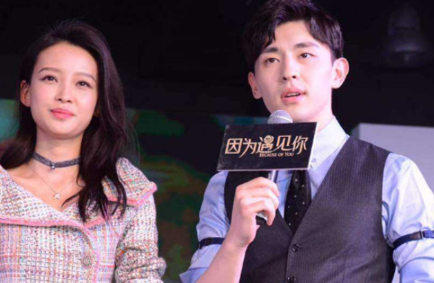 原创邓伦和4位女明星的合照前三位都没感觉唯独第四位甜到心坎