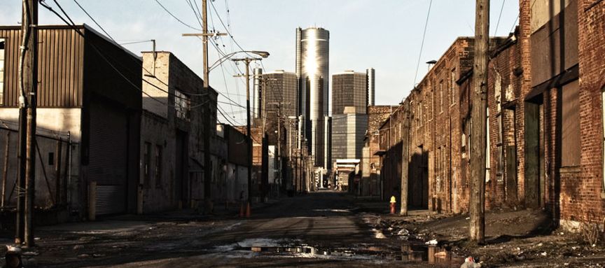 所谓的铁锈地带,是指重工业衰败的地区,这些地区厂房闲置,机器生锈