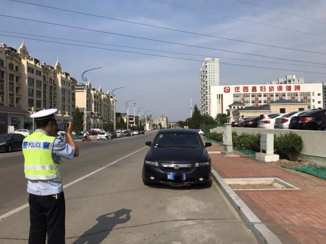 迁西交警在城区这些地方,加大违法停车整治力度!