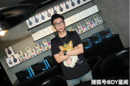 远洋君在斗鱼重新解封,刚果余表弟送超火为其造势!