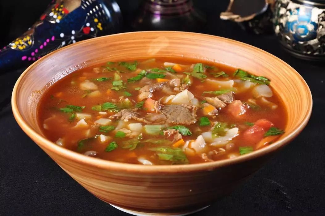 内地小伙吃了碗新疆揪片子汤饭后竟发现一个惊人秘密你肯定猜不到