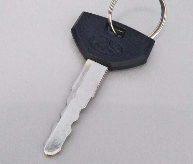 新款柴油北汽bj212提车落地近十万车主钥匙造型比车还怀旧