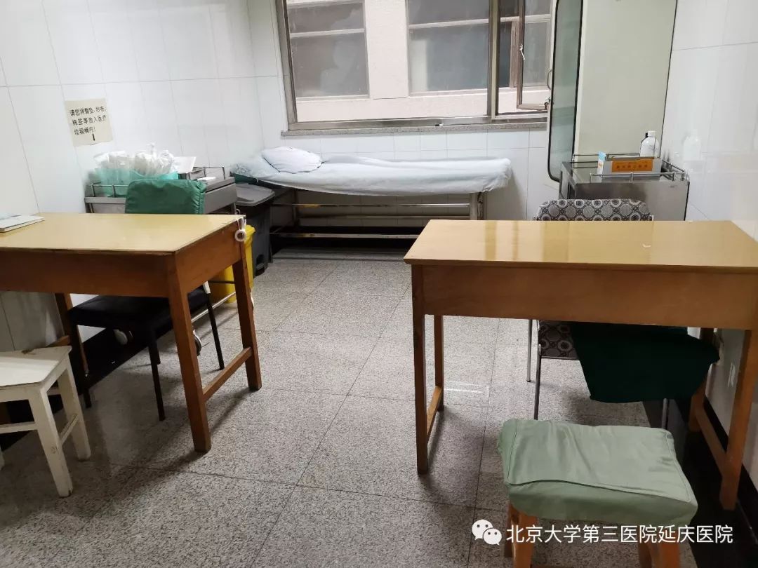 同步】区医院外科门诊处置室改善服务措施,提高患者就医感受_调整布局