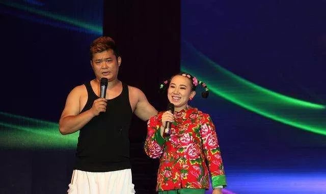 全内消小鹏飞向丫蛋求婚两人前任还是本山传媒的