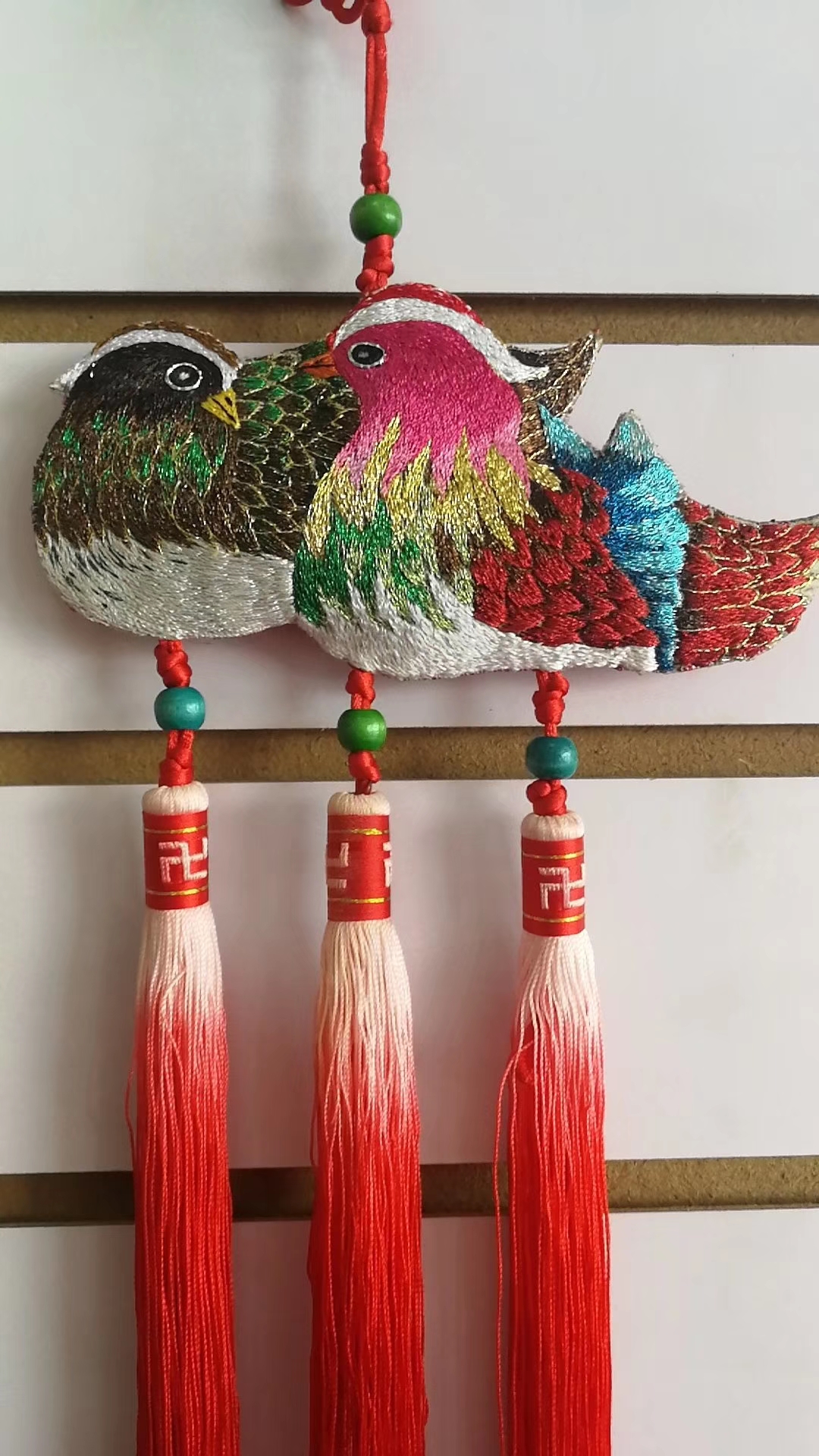 传统鸳鸯戏水刺绣挂件(安徽白丽民间刺绣)