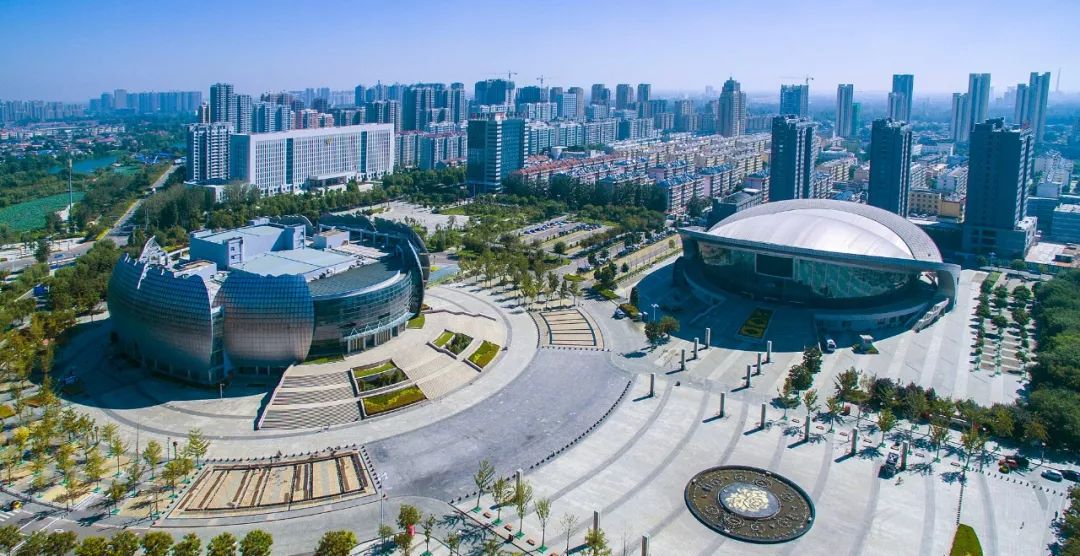 大剧院风光 2016年 邓兴宇/摄2009年竣工的菏泽大剧院,外形似一朵盛开