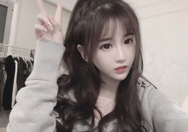 杨青柠被封杀后转战平台再次捞金网友来点正能量