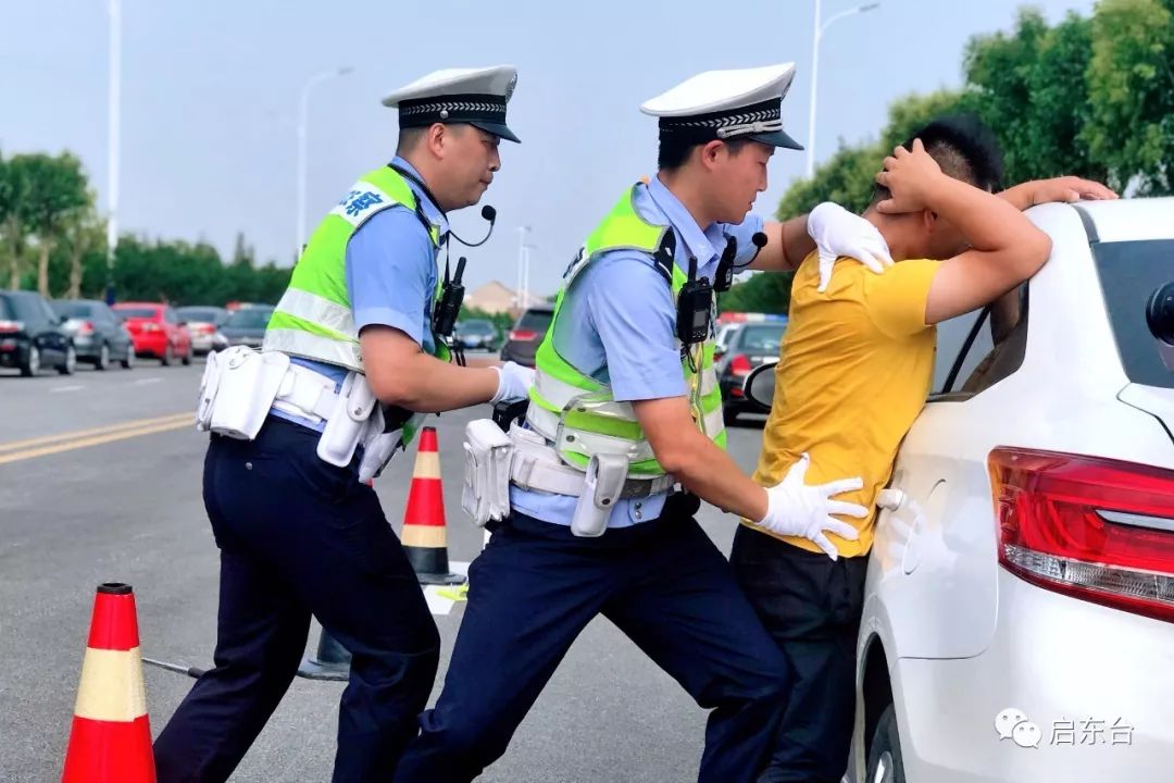 燃启东交警开展执法实战演练