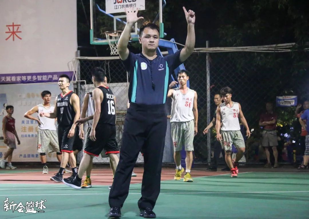 全场比赛结束,联盛球会16号李文杰抢断后出现关键失误错失扳平机会.