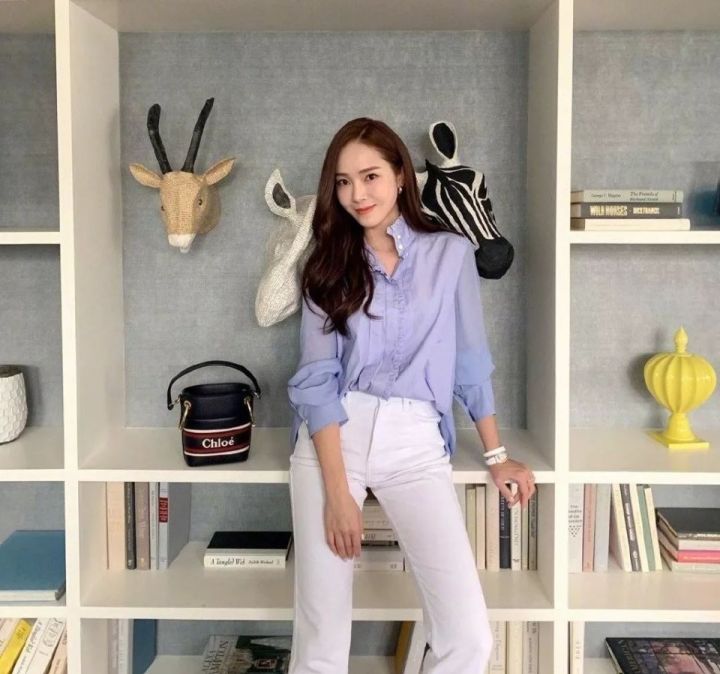 Jessica Jung 离开了少女时代 却成为自己的人生赢家 Less