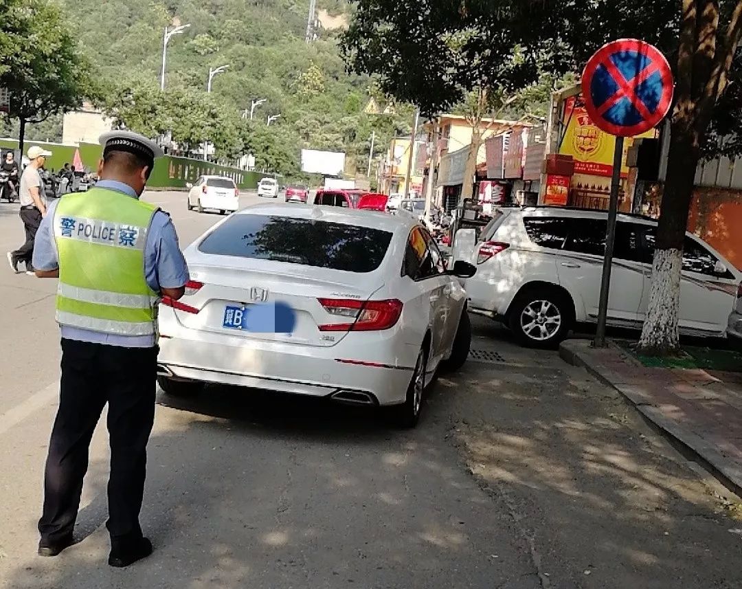 迁西交警在城区这些地方,加大违法停车整治力度!