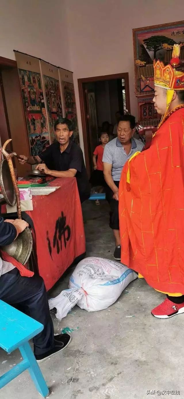 孝歌超度亡人-孝歌书大全转