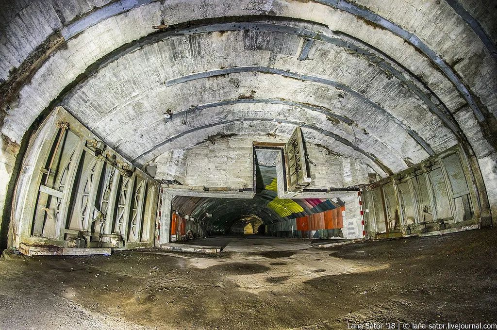 阿尔巴尼亚非常有趣的洞库顶部覆盖材料.