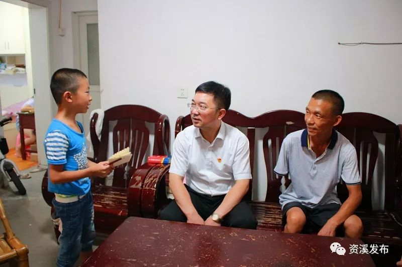 县委书记进社区报到,为啥……_黄智迅