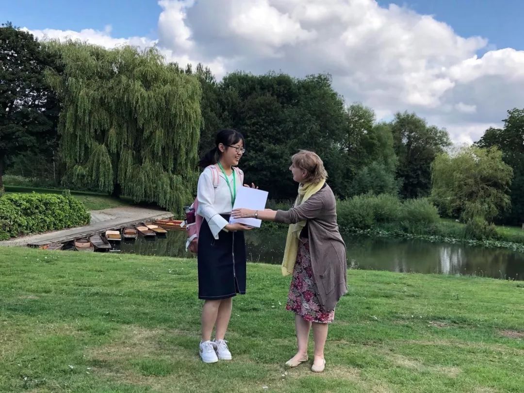 刘潇玥:@这里同样也是,你靠近的时候云都下降的玫瑰之国.