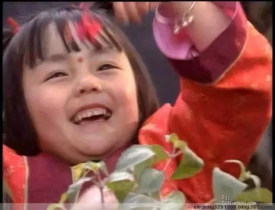 6"好个模样儿" 香菱香菱小时候就"生得粉妆玉琢","眉心中原有米粒大小