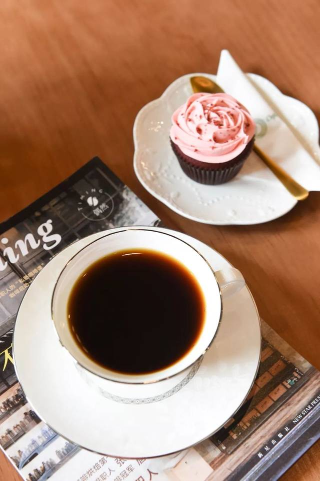 朋友的咖啡店闹市里的静谧空间午后来一杯