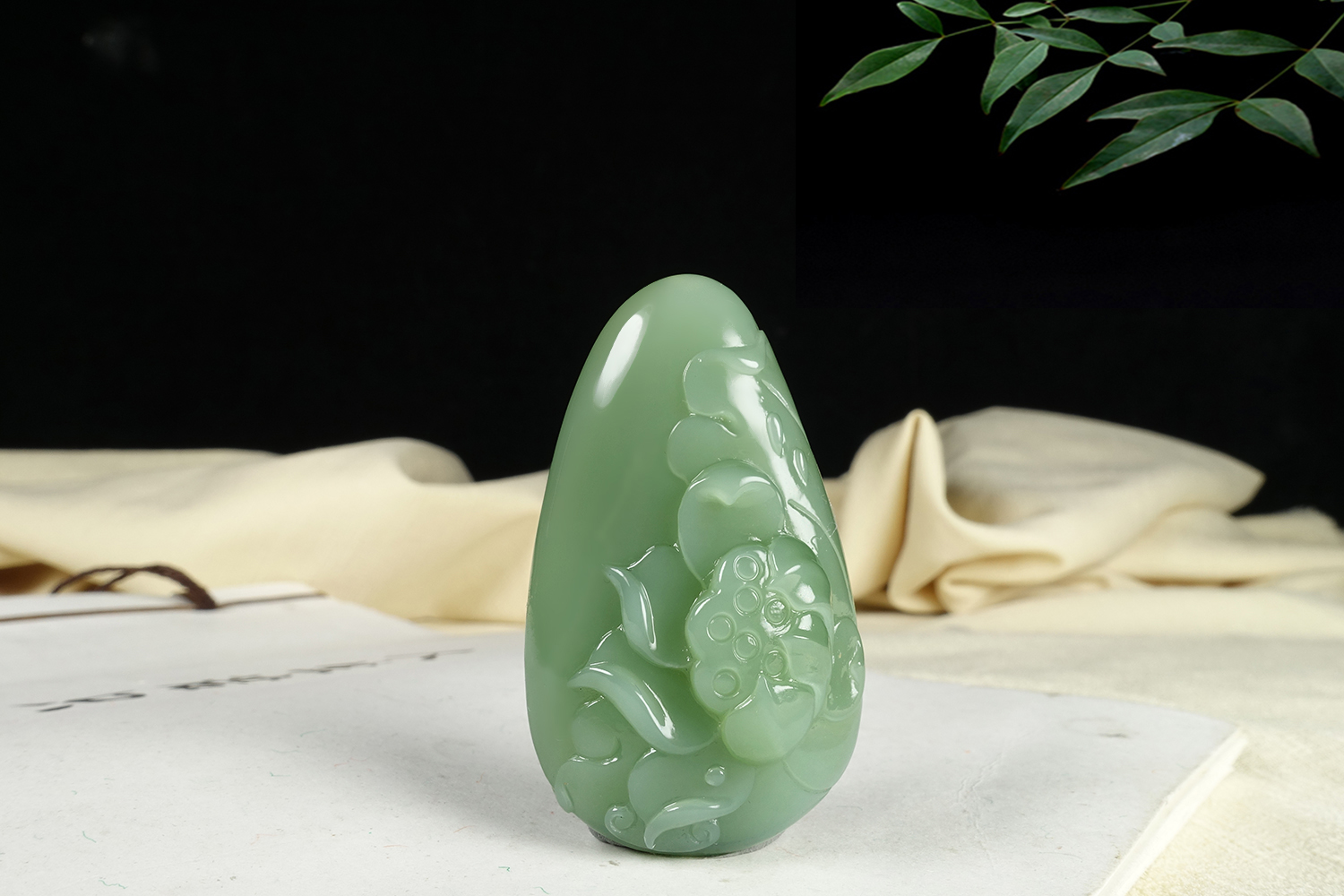 沉醉不知归处,误入和田玉里的荷花深处!_玉雕