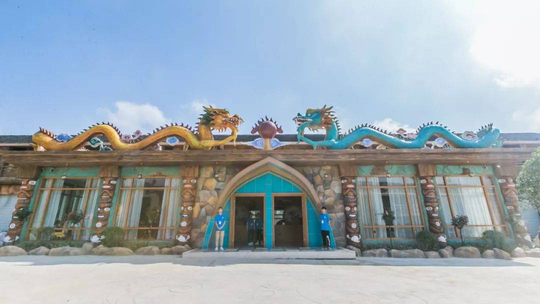 景区服务中心的造型将"青龙山"和"黄龙山"的元素融合其中⊙漂流过后还