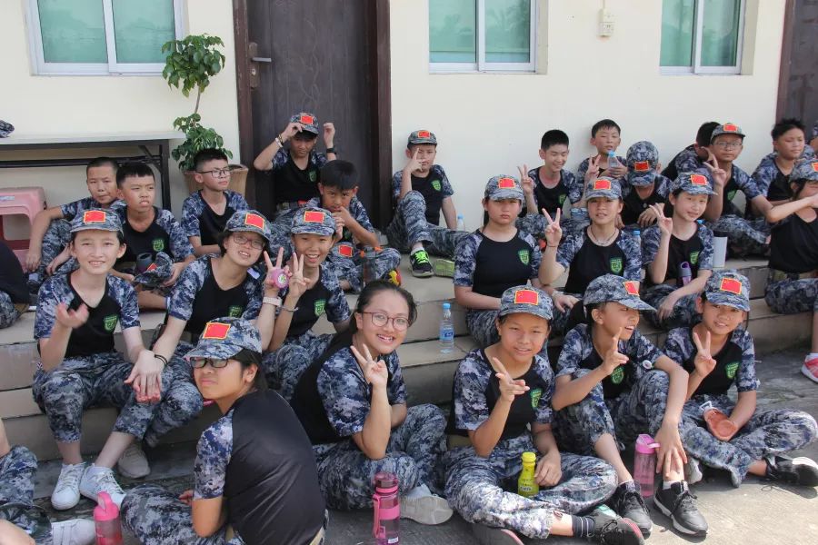 惠州一中實驗學校2019級初一新生軍訓開營儀式在國防教育基地舉行.