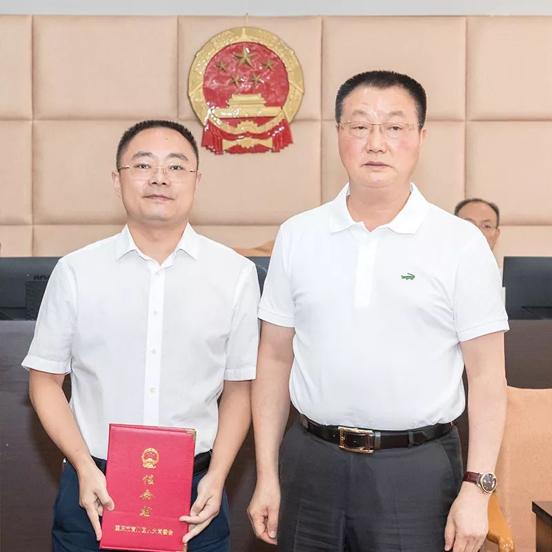 区人大常委会副主任刘先畅,郑泽辉,周静,曹维灿,赵明中和委员共30人