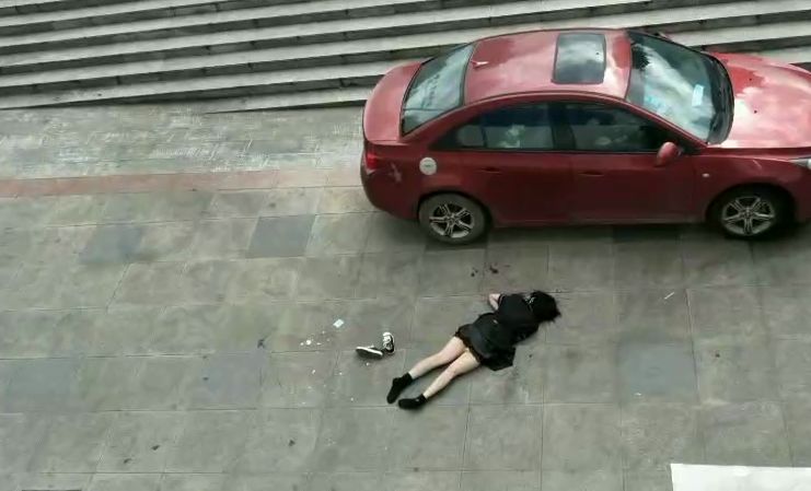 重庆坠楼女孩照片图片