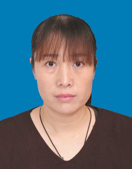 李素环,女,1979年10月出生,清苑区李素环瓜果蔬菜合作社社长.