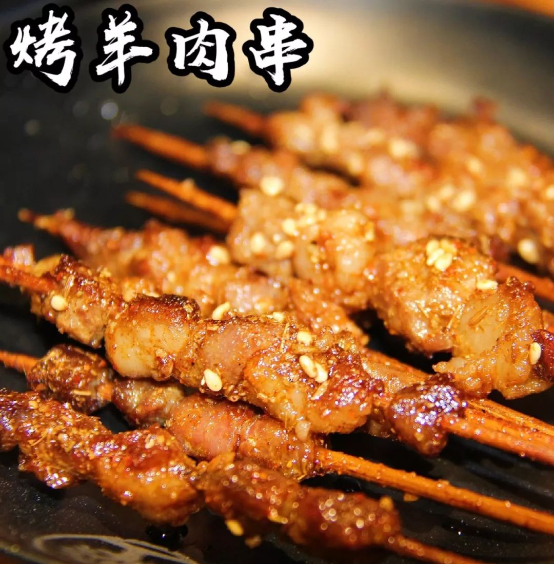 撸小串找大树99抢30根羊肉串炭火生烤特制撒料不吃羊肉的都觉得鲜而不