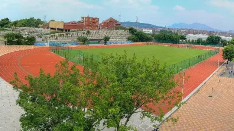 远华中学体育馆↑晋江一中体育馆↓截至目前,已有14个场馆完成建设和