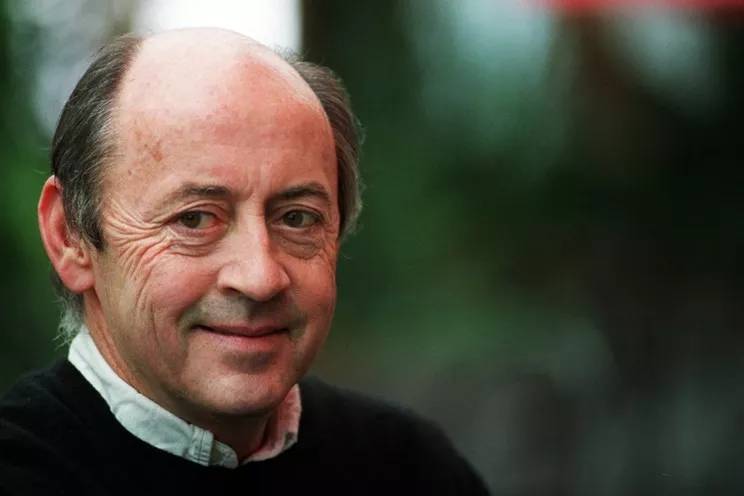 我想起了诗人比利·柯林斯(billy collins)的话语:"诗歌存在的问题,就