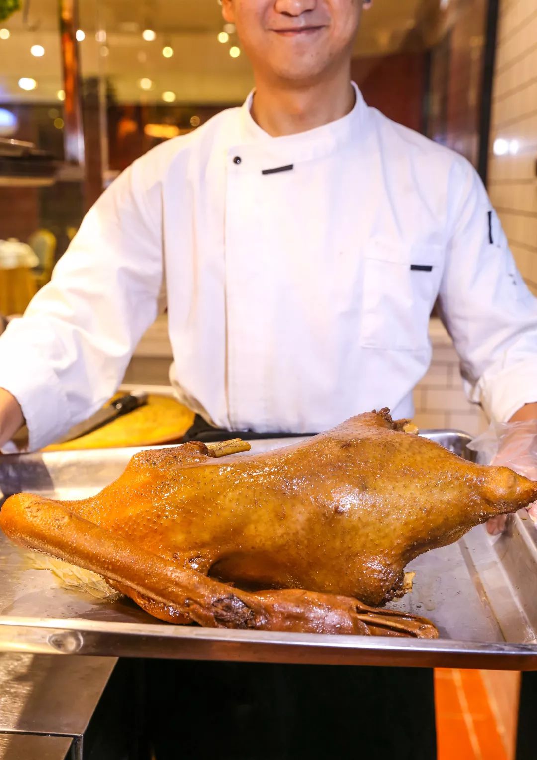 一日三卤,新鲜现切 //鲜卤狮头鹅肉餐厅以桃花为主题,在帝都开了