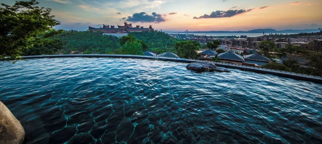 周末去哪儿昆明市中心40公里外的自驾胜地七彩云南古滇名城吃菌泡汤赏