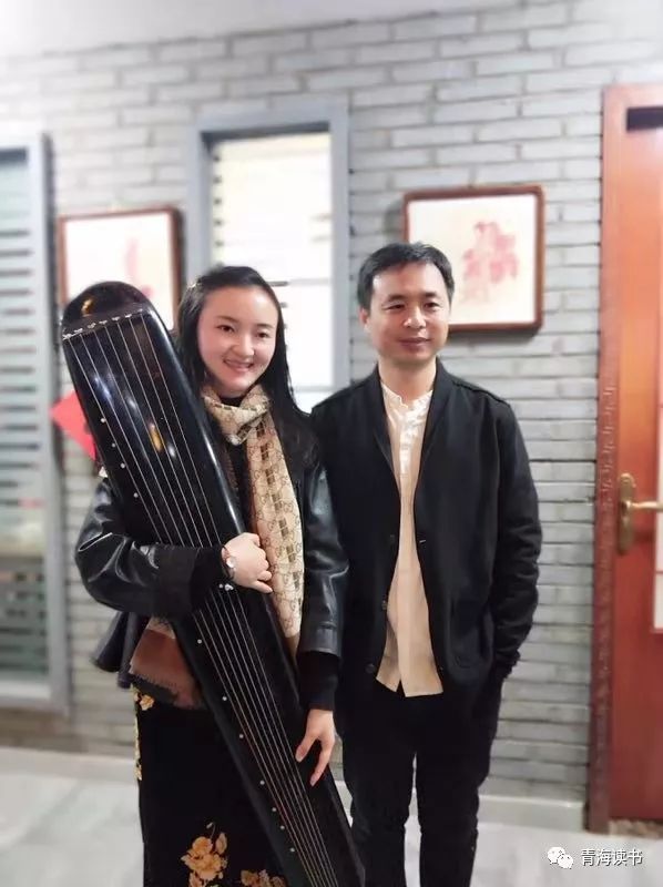 与青年古筝演奏家孙金阳老师合影