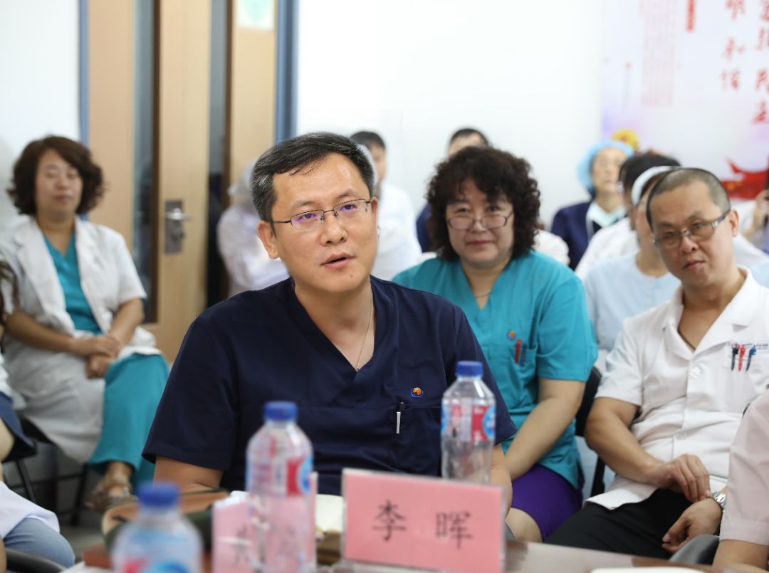 医院副院长邓全军主持▲普通外科副主任戴向晨做工作汇报1采购供应处