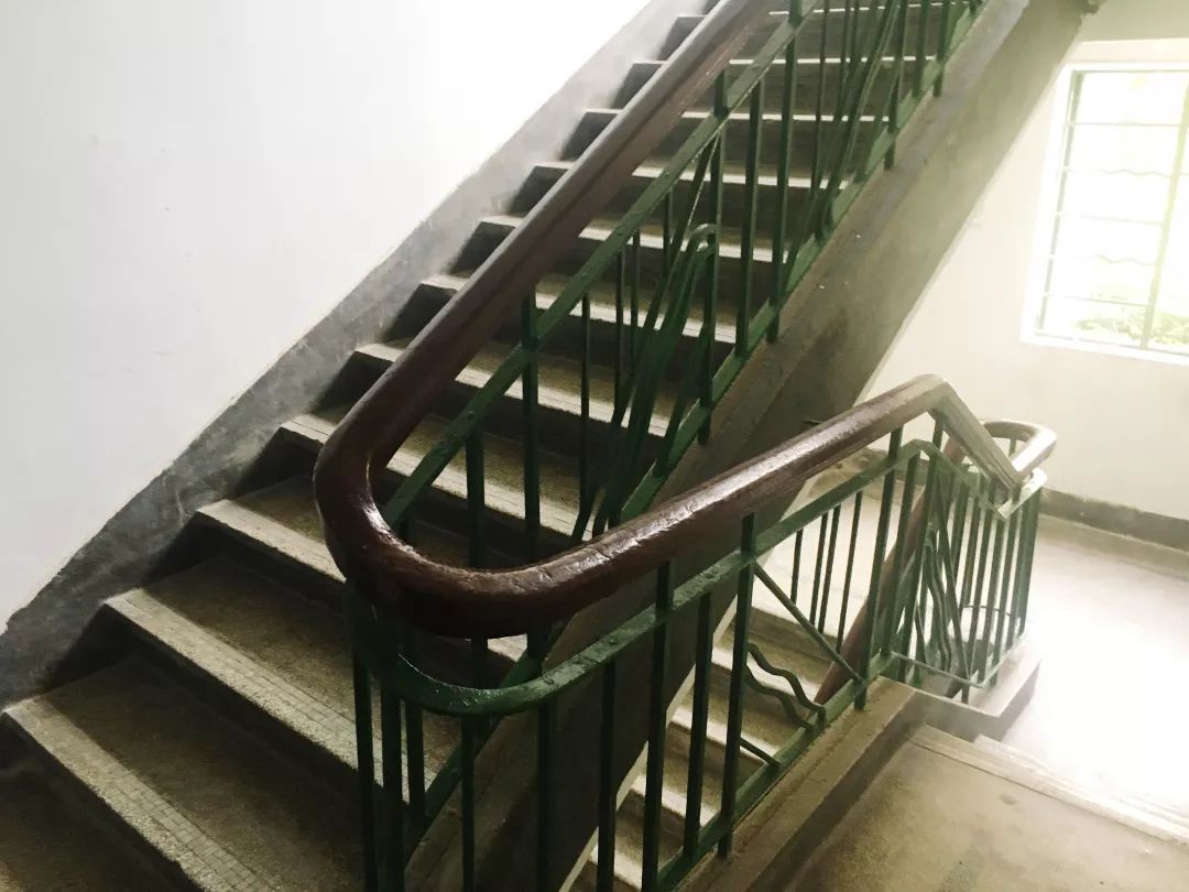 好兄弟感动72家房客八旬老楼迎新生