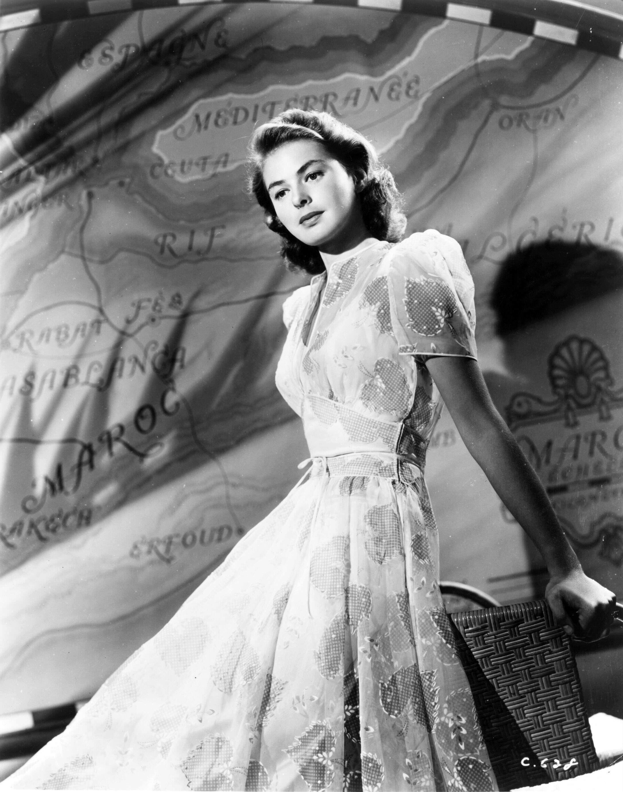 1/10英格丽·褒曼是在好莱坞大放光芒的瑞典巨星,被称为"好莱坞第一