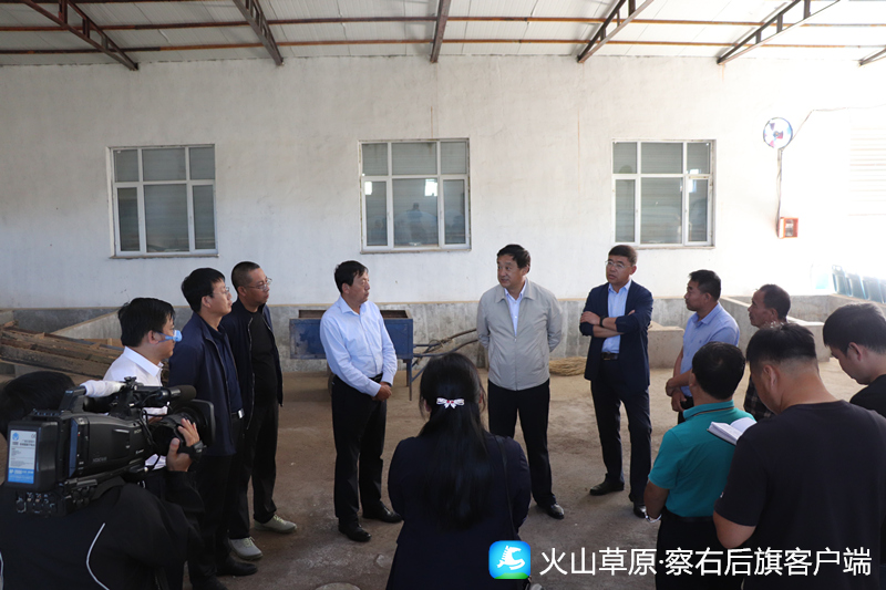 纪全富深入大六号和贲红镇调研带贫龙头企业运营情况