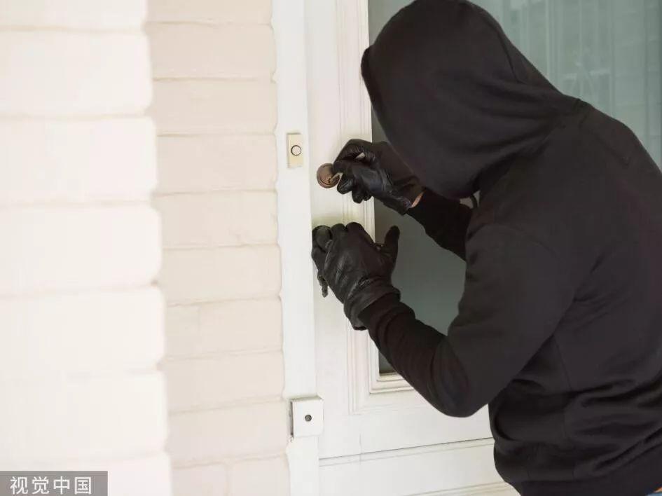 南京浦口石桥小偷偷了孤寡老人8000元取保候审期间退还