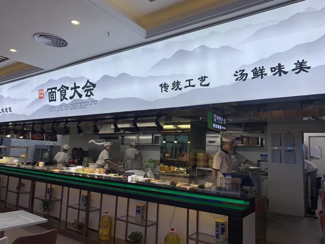 坐拥数十万粉丝的抖音网红去了深圳一家自选快餐厅究竟有什么秘密