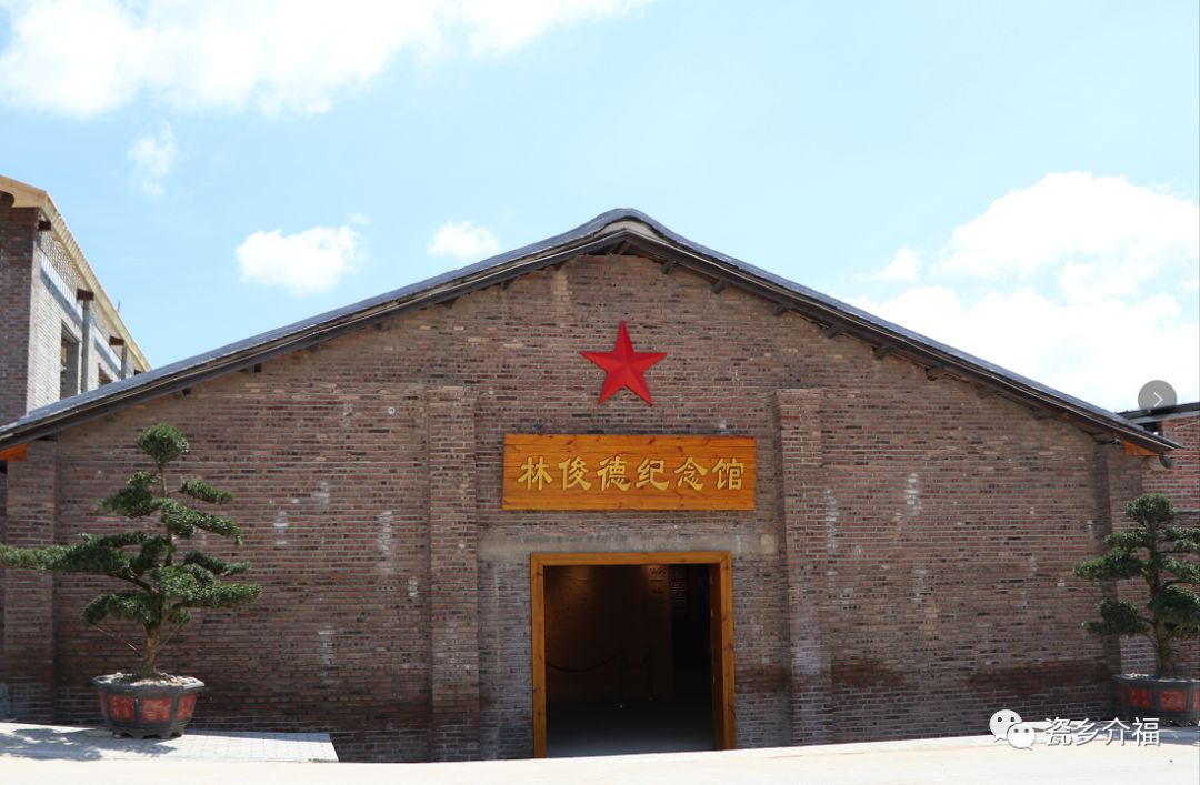 县委县政府组织各相关单位到介福乡紫美村开展美丽乡村建设拉练检查