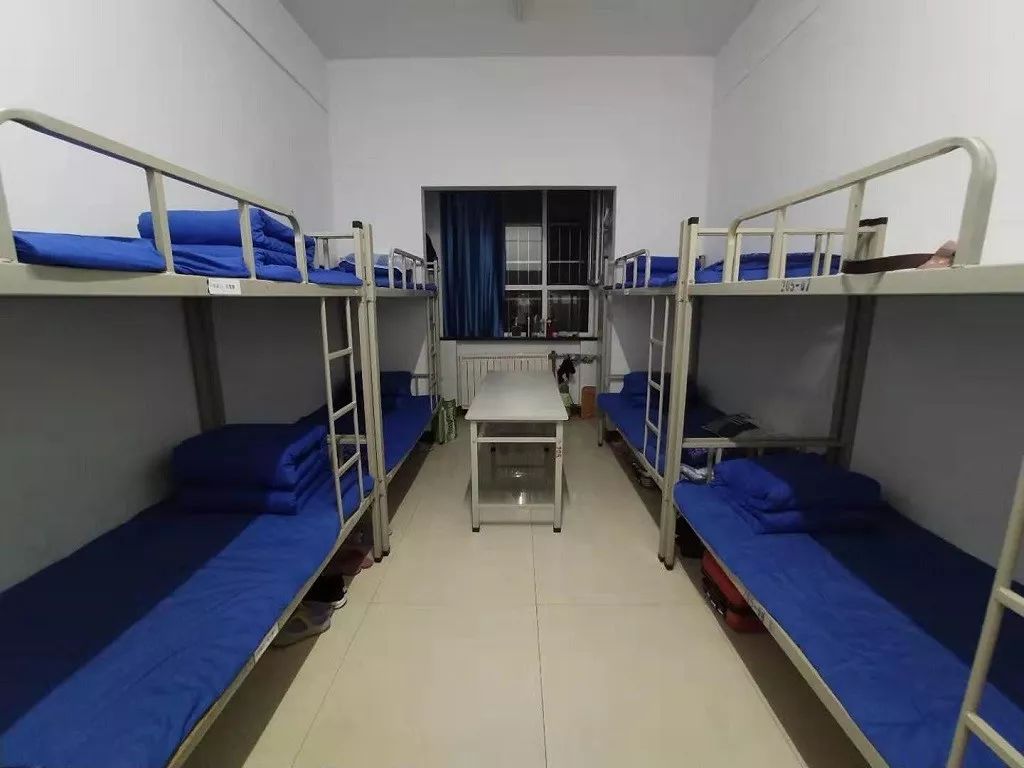 泽州二中2019级高一新生军训会操暨总结大会隆重举行