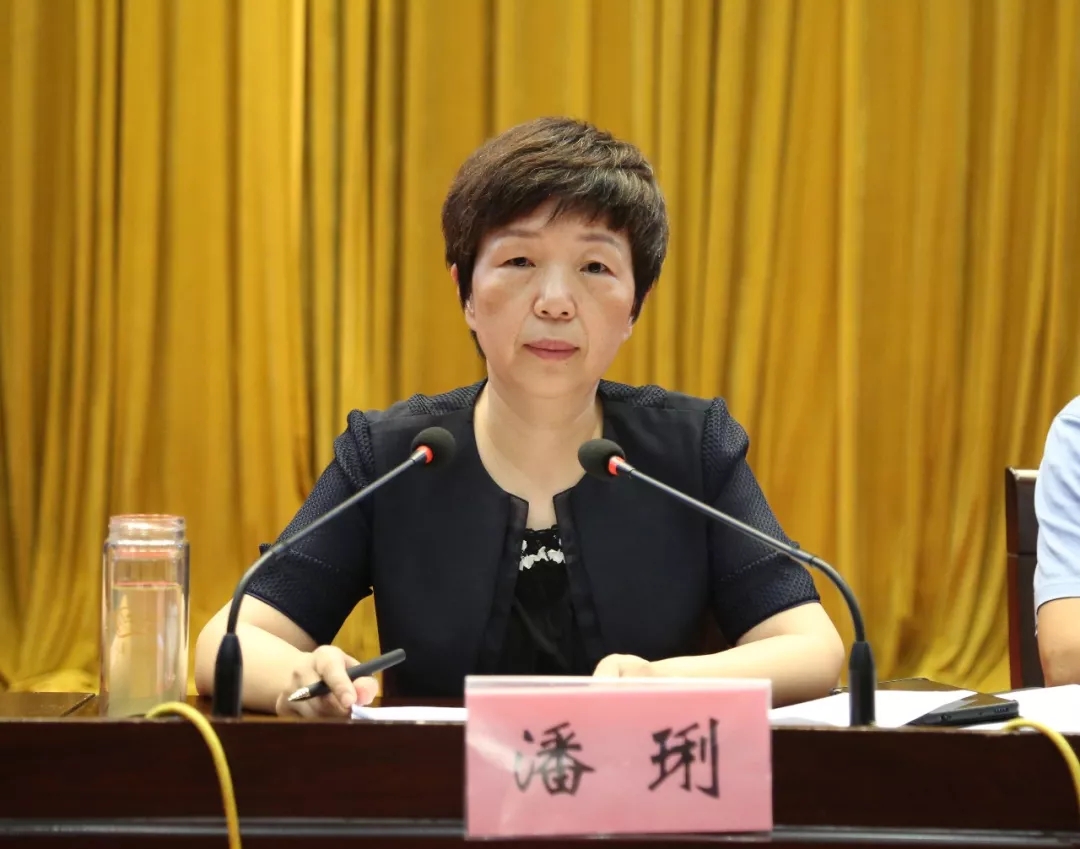 饶清华潘琍出席横峰县创建国家卫生县城乡镇攻坚冲刺工作大会