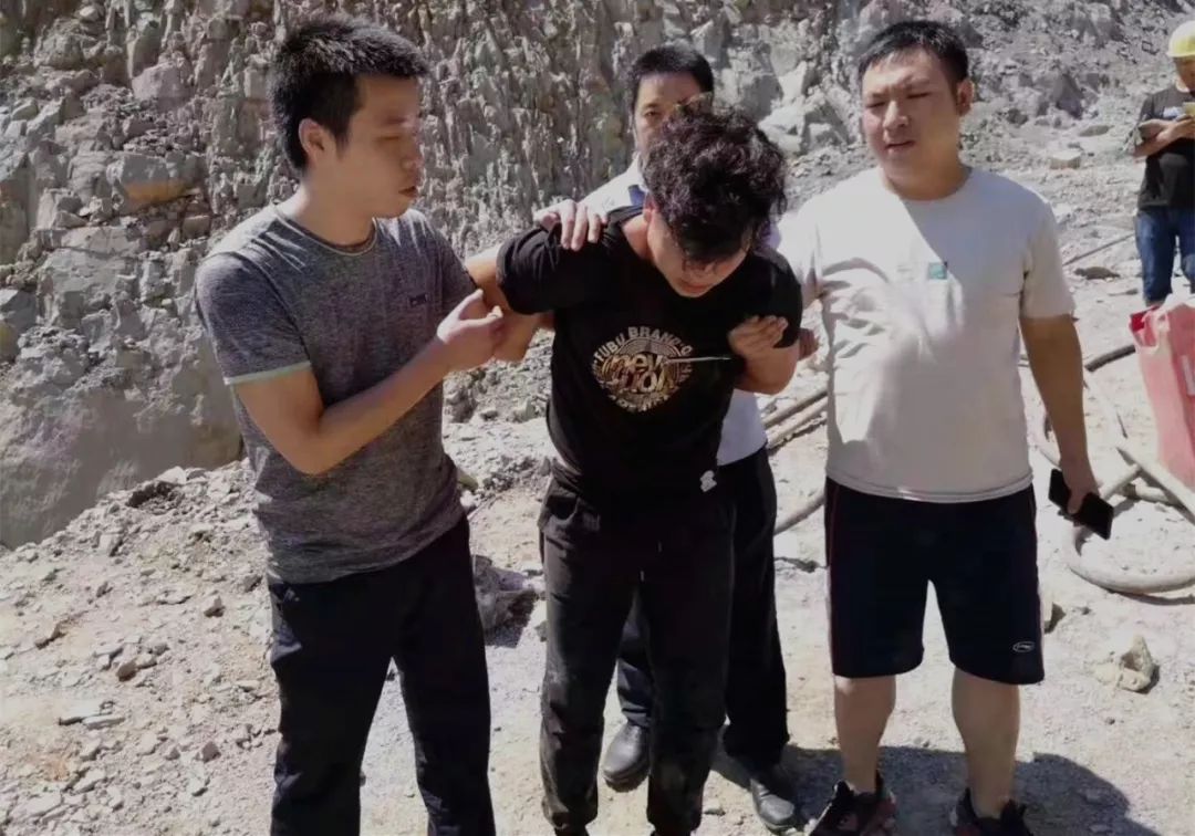 上犹警方全城大搜捕4名嫌疑人全部落网