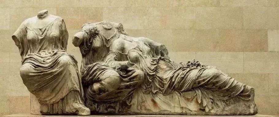 命运三女神雕像而中国古代文明较早"祛魅",宗教色彩相对单薄,故而古代