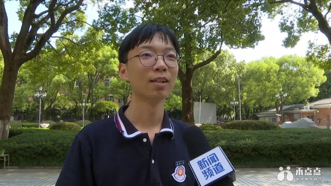 嘉兴一中,秀州中学全体新生投票,只为选出._校服